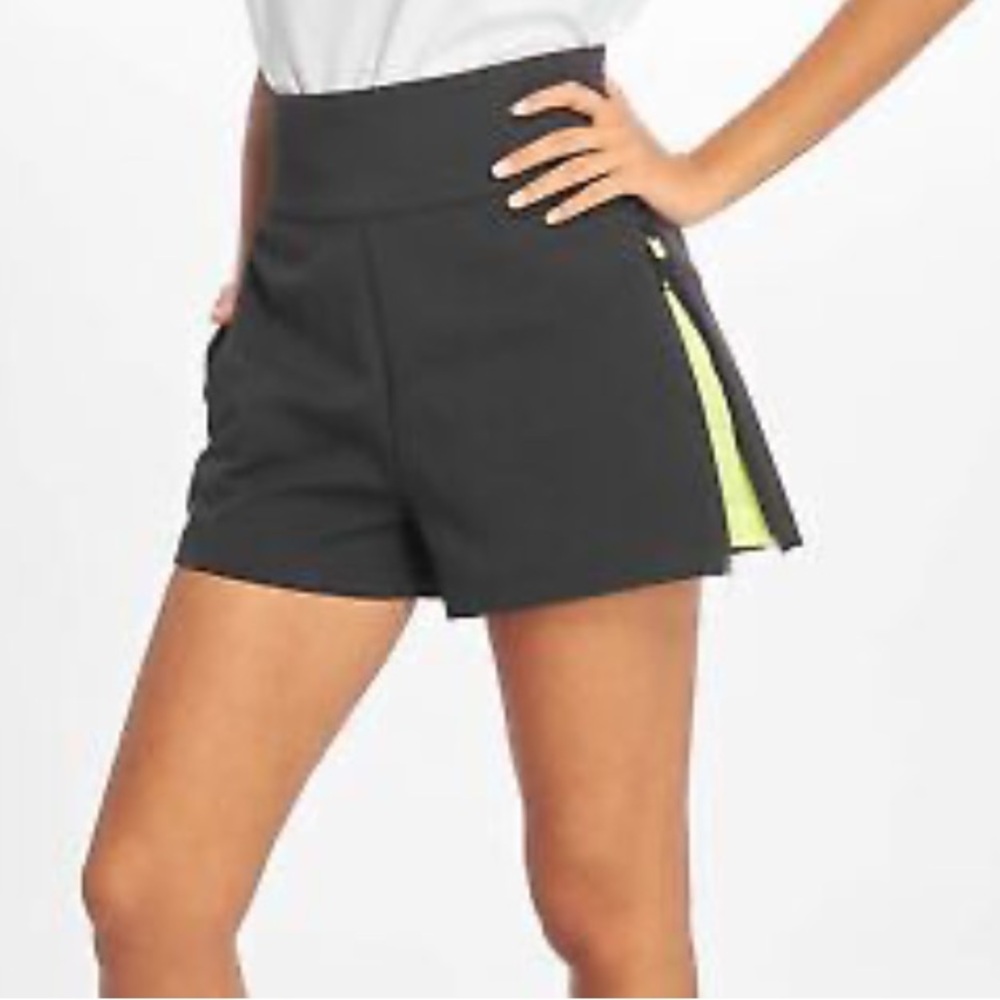 Women’s Nike Grey High Waisted Tech Pack Woven Shorts Small